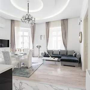 kiraly-35-luxury-apartment.inbudapesthotels.com/